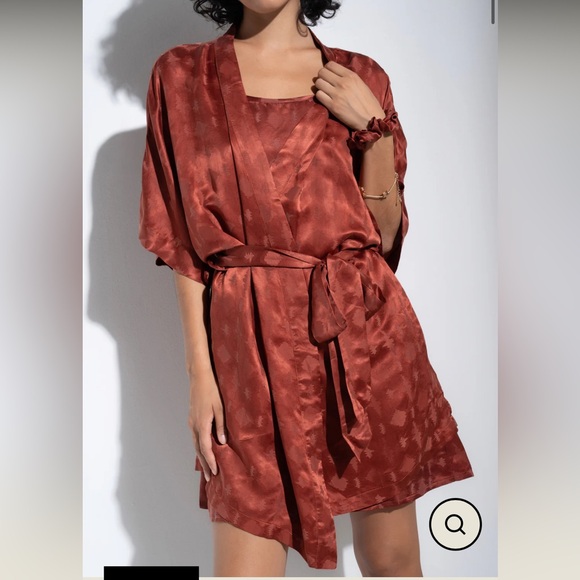 Idle Sleepwear short robe - Picture 1 of 2